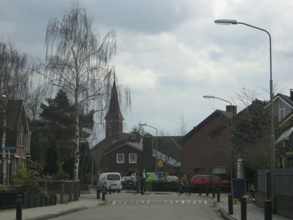 Nijkerkerveen met de kerktoren op de achtergrond